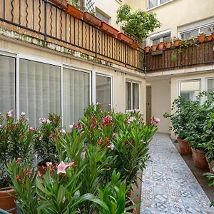  Apartment Pied A Terre Arts Et Metiers